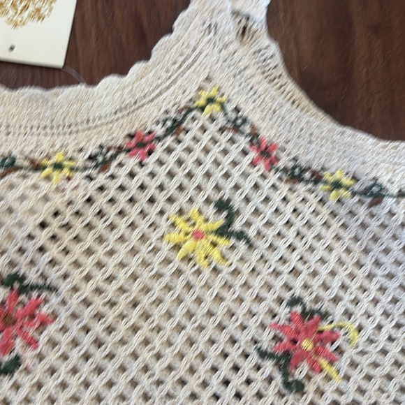 Floral Embroidered Crochet Tank Top - Picture 2 of 5